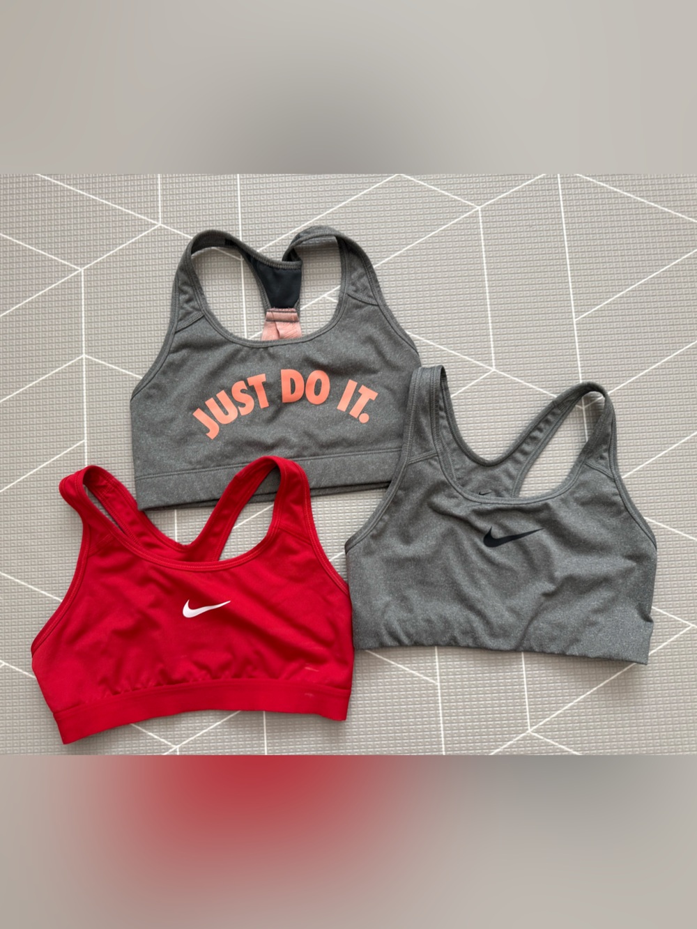 Nike|Women's Sports Bra Trio - Gray & Red•••JUST DO IT•••athleisure••••size smal